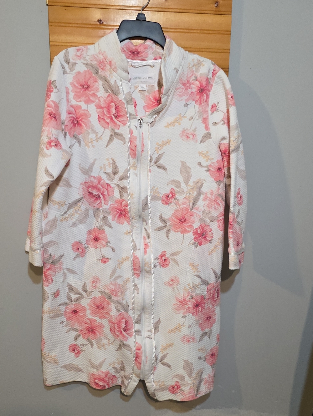 Midnight by Carole Hochman Pink and White Floral Zip-Front Robe Medium